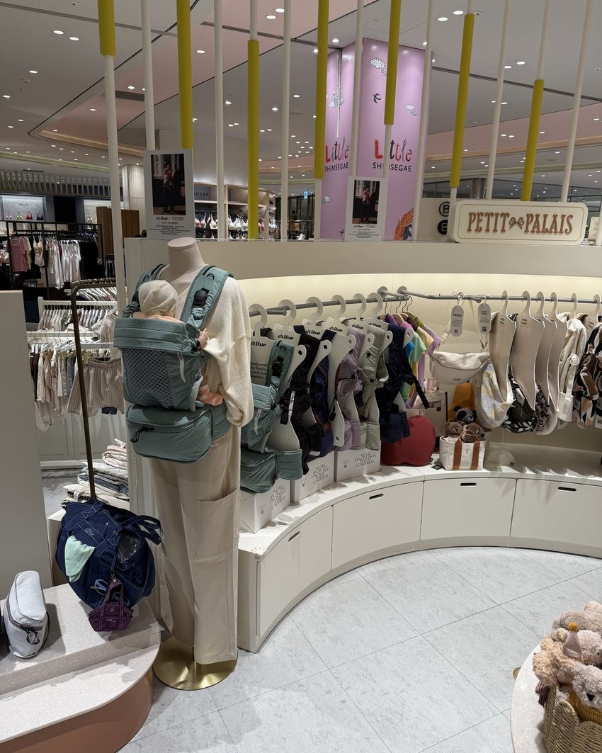 A NUBE carrier on a display mannequin in a department store, alongside the rest of the range.